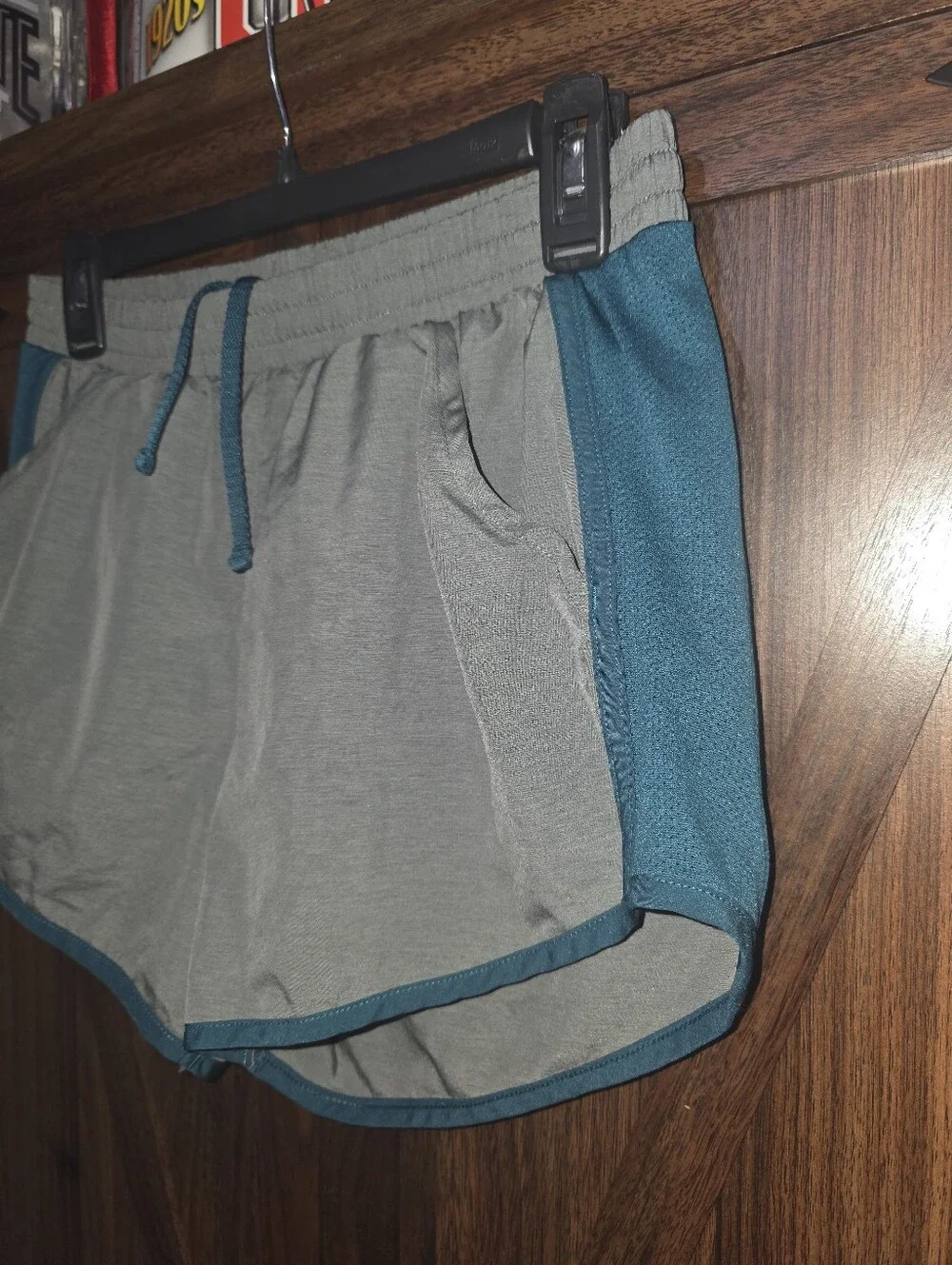 Women's Athletic UNDER ARMOUR Shorts ~~ Size Small